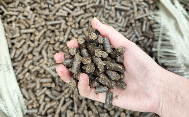 木屑顆粒機將秸稈變廢為寶，降碳節能一舉兩得